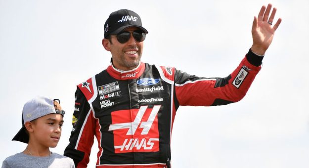 Visit Aric Almirola analiza su futuro y disfruta el que podría ser su último año en la Cup Series page