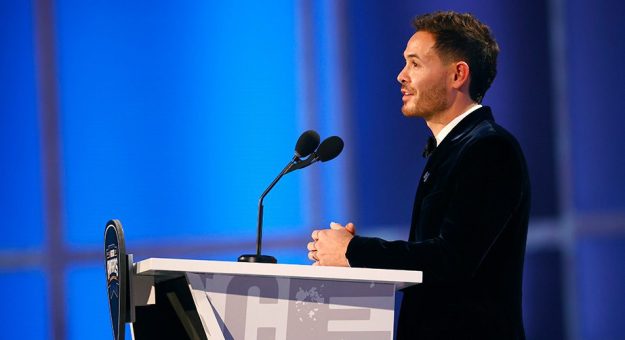 Visit Kyle Larson ganó el premio Espy como el Mejor Piloto 2022 page