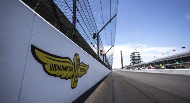 Visit Todo listo para la Verizon 200 at the Brickyard de la Cup Series 2022 page