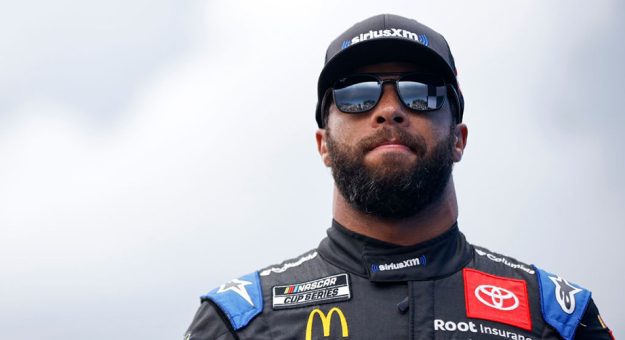 Visit Bubba Wallace manejará el No. 45 de 23XI Racing en los Playoffs 2022 page