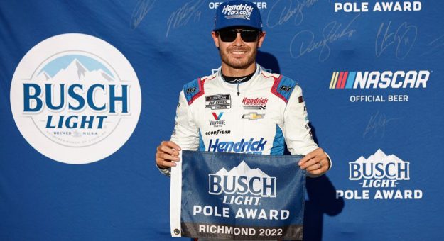 Visit Kyle Larson ganó la Pole Position para la Federated Auto Parts 400 en Richmond page