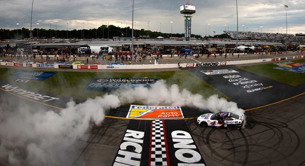 Visit Las Mejores Fotos NASCAR 2022 en el Richmond Raceway page