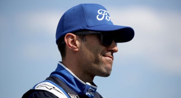 Visit Aric Almirola todavía no decide su futuro: ‘Inteligente para no decir nunca’ page