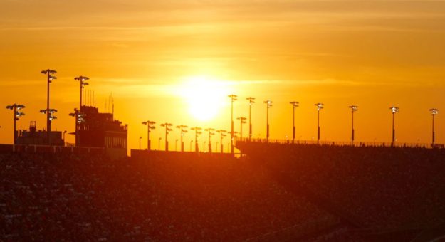 Visit Horario completo para las carreras NASCAR 2022 en el Darlington Raceway page
