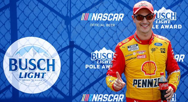 Visit Joey Logano arrancará en la Pole de la Cook Out Southern 500 en Darlington page