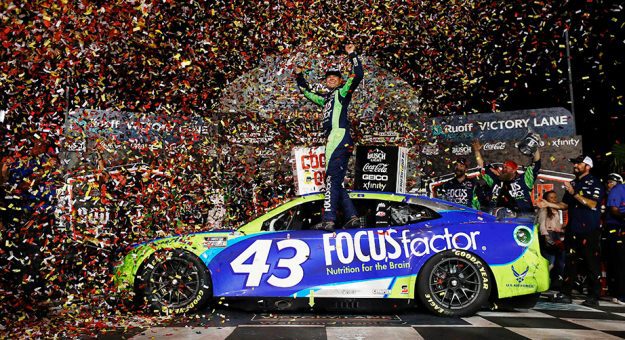 Visit Erik Jones ganó la Cook Out Southern 500 de los Playoffs Cup Series 2022 en Darlington page