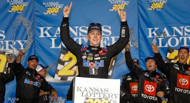 Visit John Hunter Nemechek ganó la Kansas Lottery 200 y avanzó a la Ronda de los 8 page