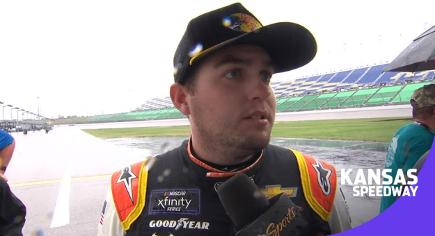 Visit Noah Gragson ganó la Kansas Lottery 300 de la Xfinity Series bajo la lluvia en Kansas page