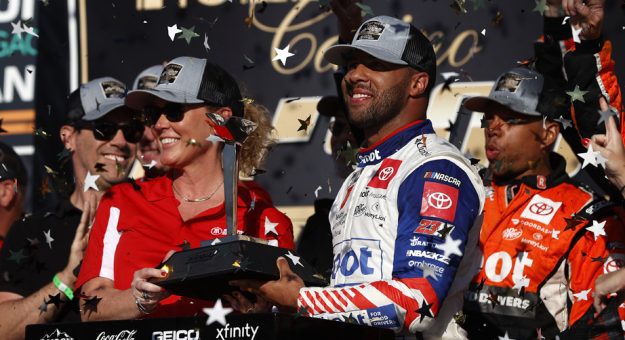 Visit Bubba Wallace ganó la Hollywood Casino 400 de los Playoffs Cup Series 2022 en Kansas page