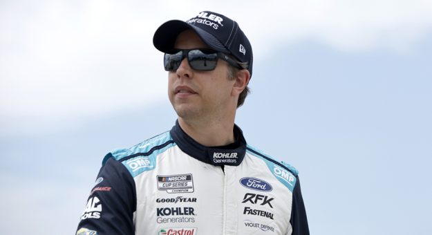 Visit Brad Keselowski ganó la Pole para la AutoTrader EchoPark Automotive 500 en Texas page