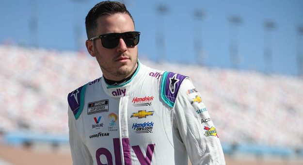 Visit Alex Bowman descartado para las próximas 3 carreras de la Cup Series 2022 page