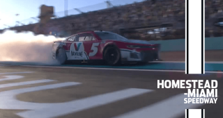 Larson burns it down at Homestead