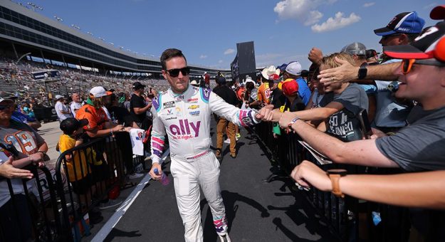 Visit Alex Bowman regresará al Chevrolet No. 48 para la Championship 4 en Phoenix page