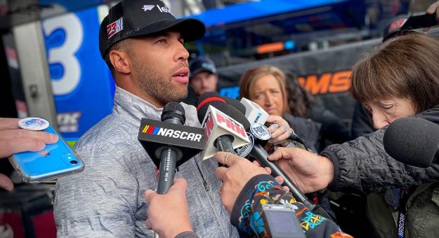Visit Bubba Wallace regresó con lección aprendida: ‘Hay que pensar antes de hacer’ page
