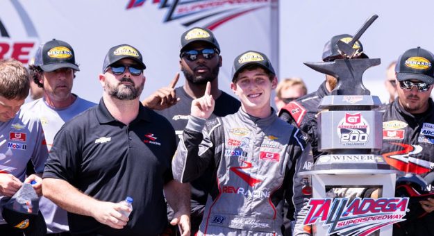 Visit Nick Sánchez correrá a tiempo completo con Rev Racing en la Truck Series 2023 page
