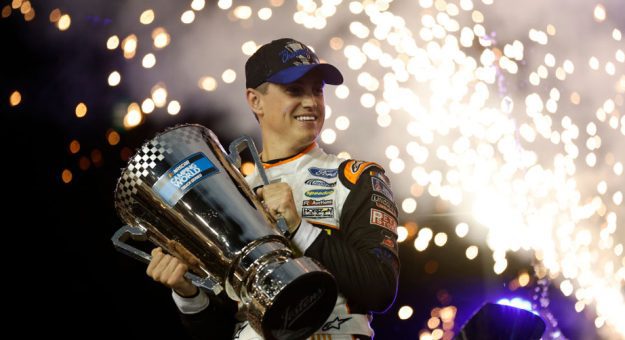 Visit Zane Smith ganó el campeonato de la Truck Series 2022 en su 3er. intento page