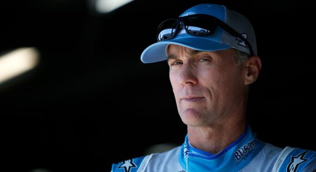 Visit 20 temporadas consecutivas; Kevin Harvick se unió a un grupo selecto al arrancar en Phoenix page
