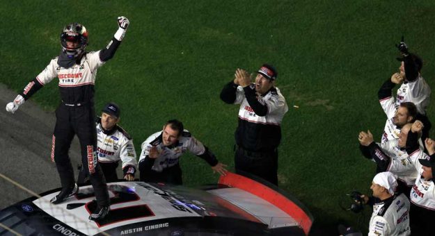 Visit La historia de los ganadores al Premio al Novato del Año en la Cup Series page
