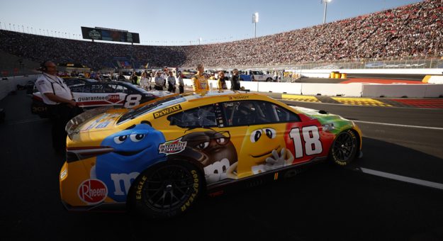 Visit Autos con el mejor look de la NASCAR Cup Series 2022 page