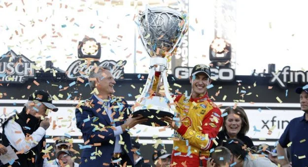 Visit Equipos con victoria en la Daytona 500 y título de la Cup Series el mismo año page