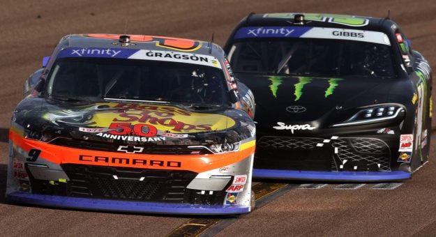 Visit Noah Gragson y Ty Gibbs competirán como novatos en la Cup Series 2023 page