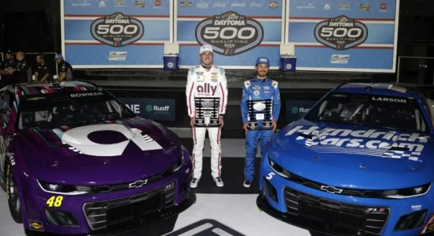 Visit Alex Bowman ganó la Pole Position de la Daytona 500 2023 page