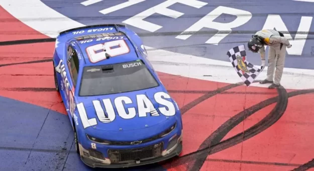 Visit Kyle Busch ganó la Pala Casino 400 en el Auto Club Speedway page