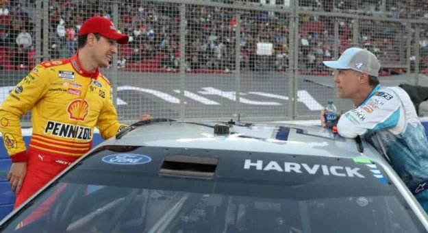 Visit Top 10 pilotos Cup Series con vueltas de líder en Las Vegas Motor Speedway page