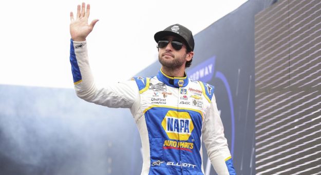 Visit Chase Elliott agradeció el apoyo tras su fractura de pierna page