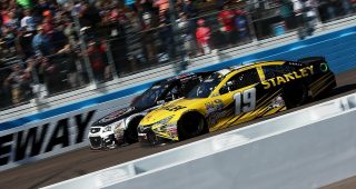 From the Vault: Harvick by a hair over Edwards