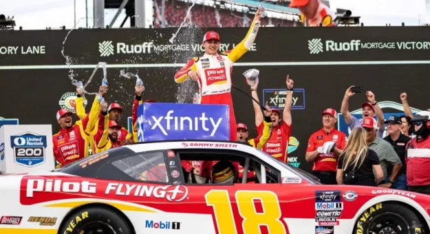 Visit Sammy Smith ganó su 1ra. carrera de la Xfinity Series en el Phoenix Raceway page