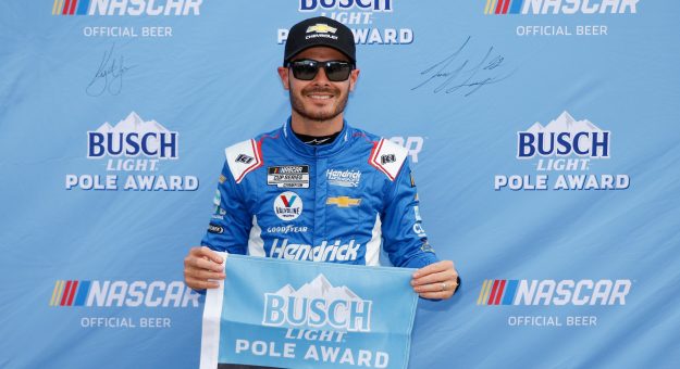 Visit Kyle Larson ganó la Pole Position para la United Rentals Work United 500 en Phoenix page