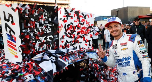 Visit Kyle Larson ganó la Toyota Owners 400 en el Richmond Raceway page