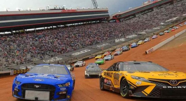 Visit Favoritos de los apostadores para la Bristol Dirt Race de la Cup Series 2023 page