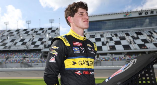 Visit Nick Sánchez honrará la victoria de Mario Andretti en la Daytona 500 page