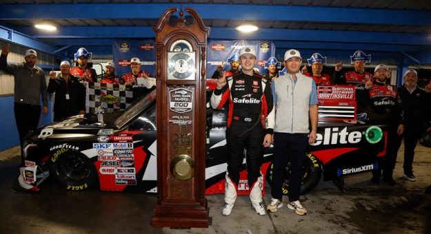 Visit Corey Heim ganó la Long John Silver´s 200 de la Trucks Series 2023 en Martinsville page