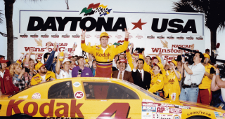 Sterling Marlin makes history with consecutive Daytona 500 wins