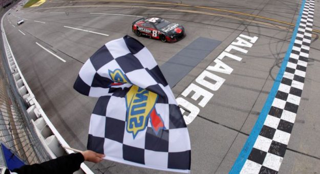 Visit Las Mejores Fotos del Fin de Semana NASCAR Primavera 2023 en Talladega page