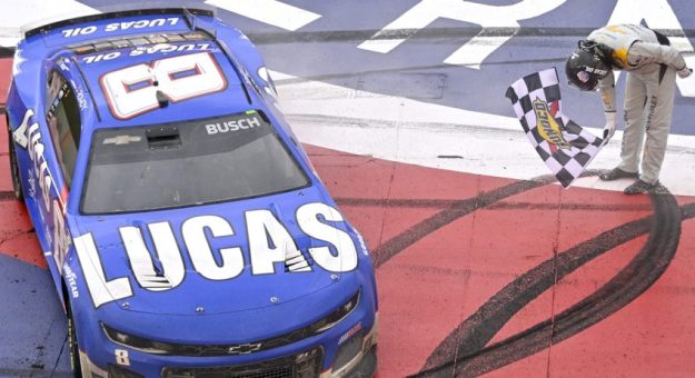 Visit Pilotos con victorias en el legendario No. 8 de la Cup Series page