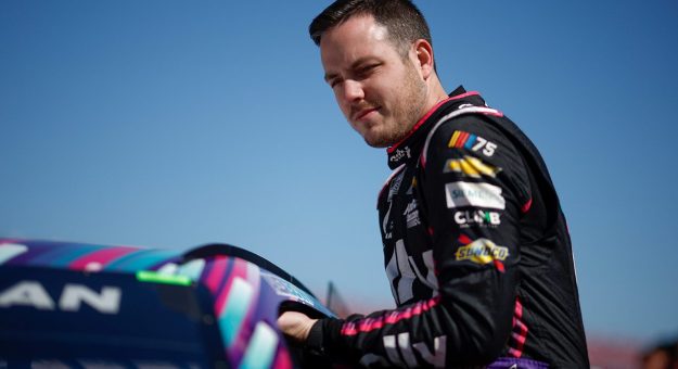 Visit Alex Bowman fuera de acción por la fractura de una vértebra; Josh Berry será su reemplazo page