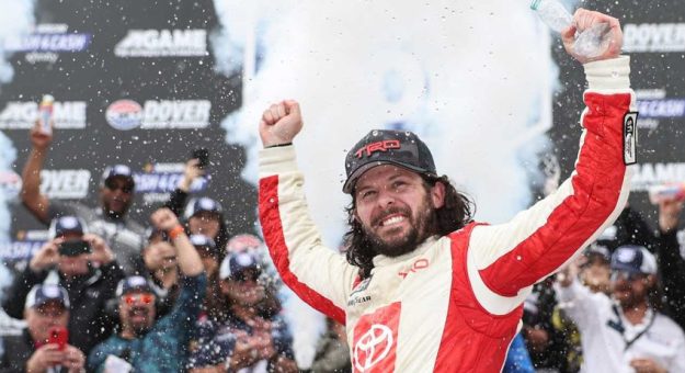 Visit Ryan Truex ganó la A-GAME 200 de la Xfinity Series en el Dover Motor Speedway page