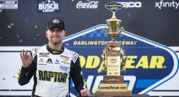 Visit Las Mejores Fotos del Fin de Semana Retro NASCAR 2023 en el Darlington Raceway page