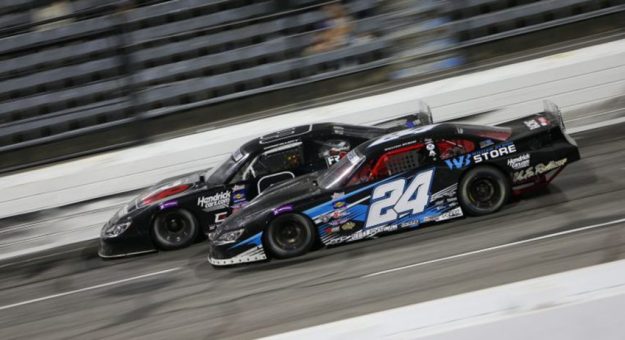 Visit Pilotos de la Cup Series en la CARS Tour Late Model en North Wilkesboro Speedway page