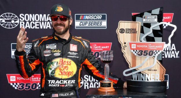 Visit Todos los pilotos con victorias en la historia de Joe Gibbs Racing page