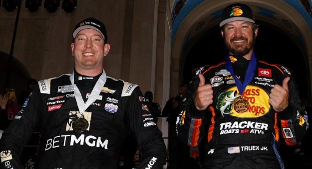 Visit El 1-2 de Martin Truex Jr. y Kyle Busch en la historia de la Cup Series page