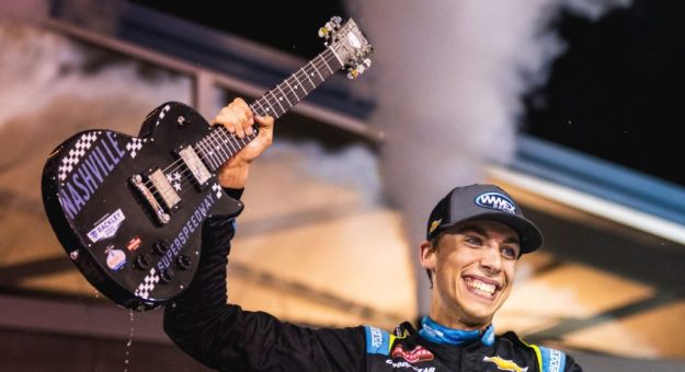 Visit Carson Hocevar ganó la Rackley Roofing 200 en el Nashville Superspeedway page