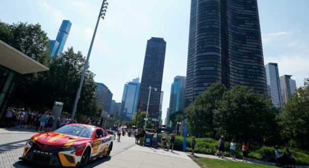 Visit Favoritos de los apostadores para la primera NASCAR Chicago Street Race page