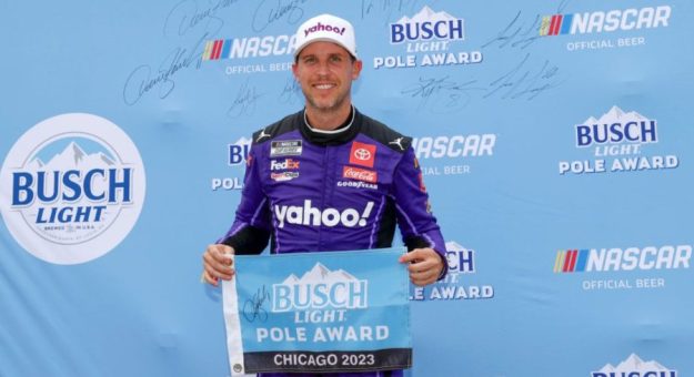 Visit Denny Hamlin ganó la Pole de la Grant Park 220 de la Cup Series 2023 en Chicago page