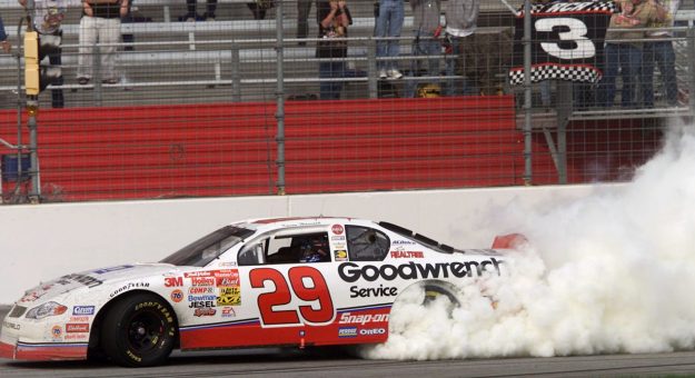 Visit Una emocionante despedida para Kevin Harvick con el No. 29 en Atlanta page