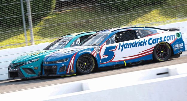Visit Kyle Larson se llevó la peor parte de su contacto con Denny Hamlin en Pocono page